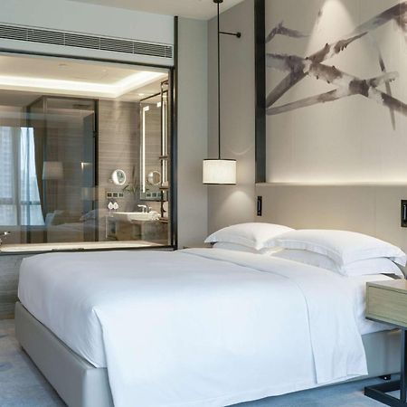 Doubletree By Hilton Hotel Shenzhen Longhua, Near Huawei, Foxcnn, Shenzhen North Railway, Uniwalk & Uniworld Shopping Mall, Sam'S Club Bagian luar foto