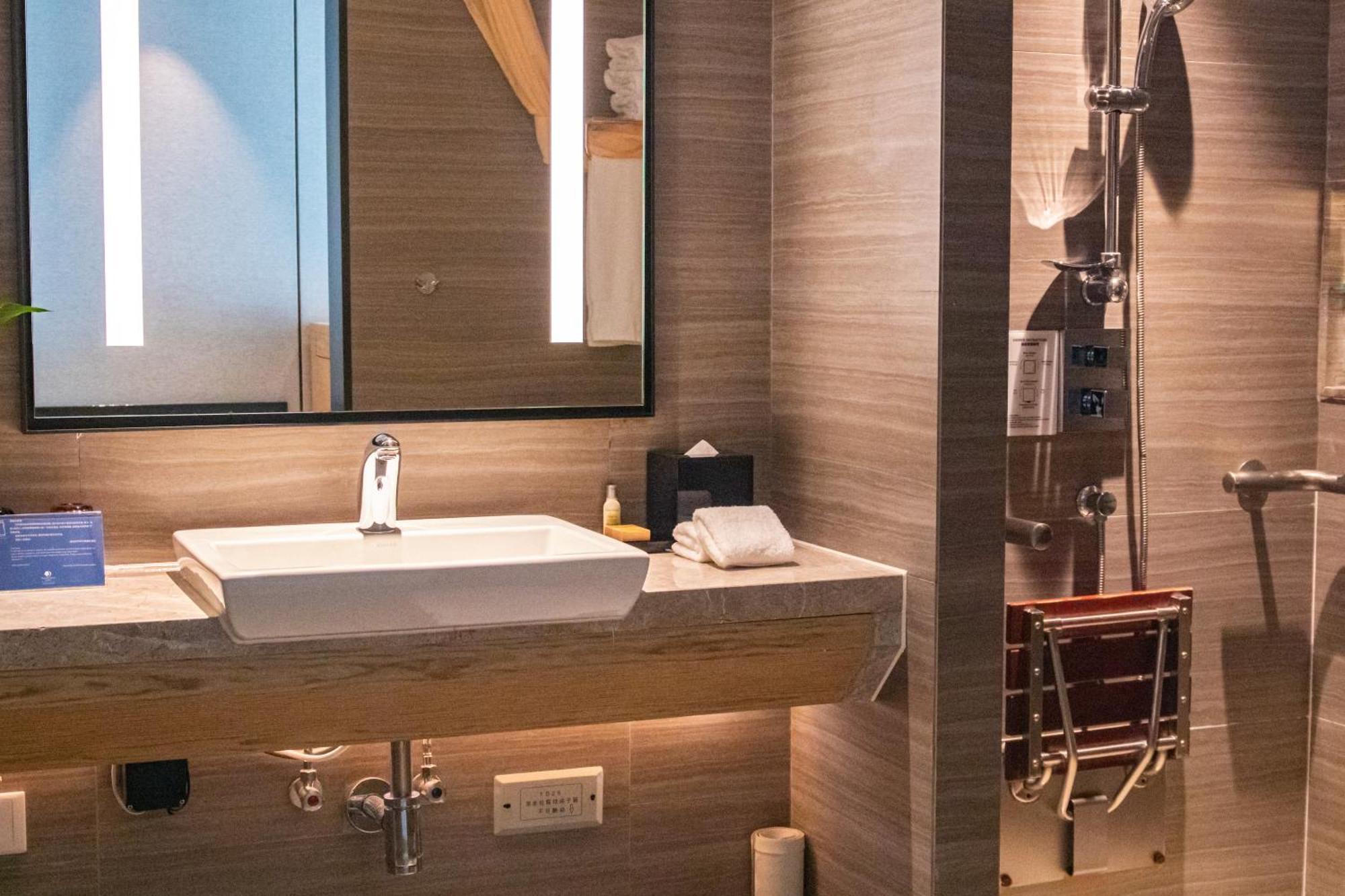 Doubletree By Hilton Hotel Shenzhen Longhua, Near Huawei, Foxcnn, Shenzhen North Railway, Uniwalk & Uniworld Shopping Mall, Sam'S Club Bagian luar foto