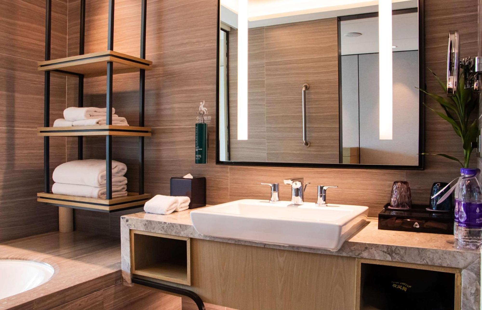 Doubletree By Hilton Hotel Shenzhen Longhua, Near Huawei, Foxcnn, Shenzhen North Railway, Uniwalk & Uniworld Shopping Mall, Sam'S Club Bagian luar foto