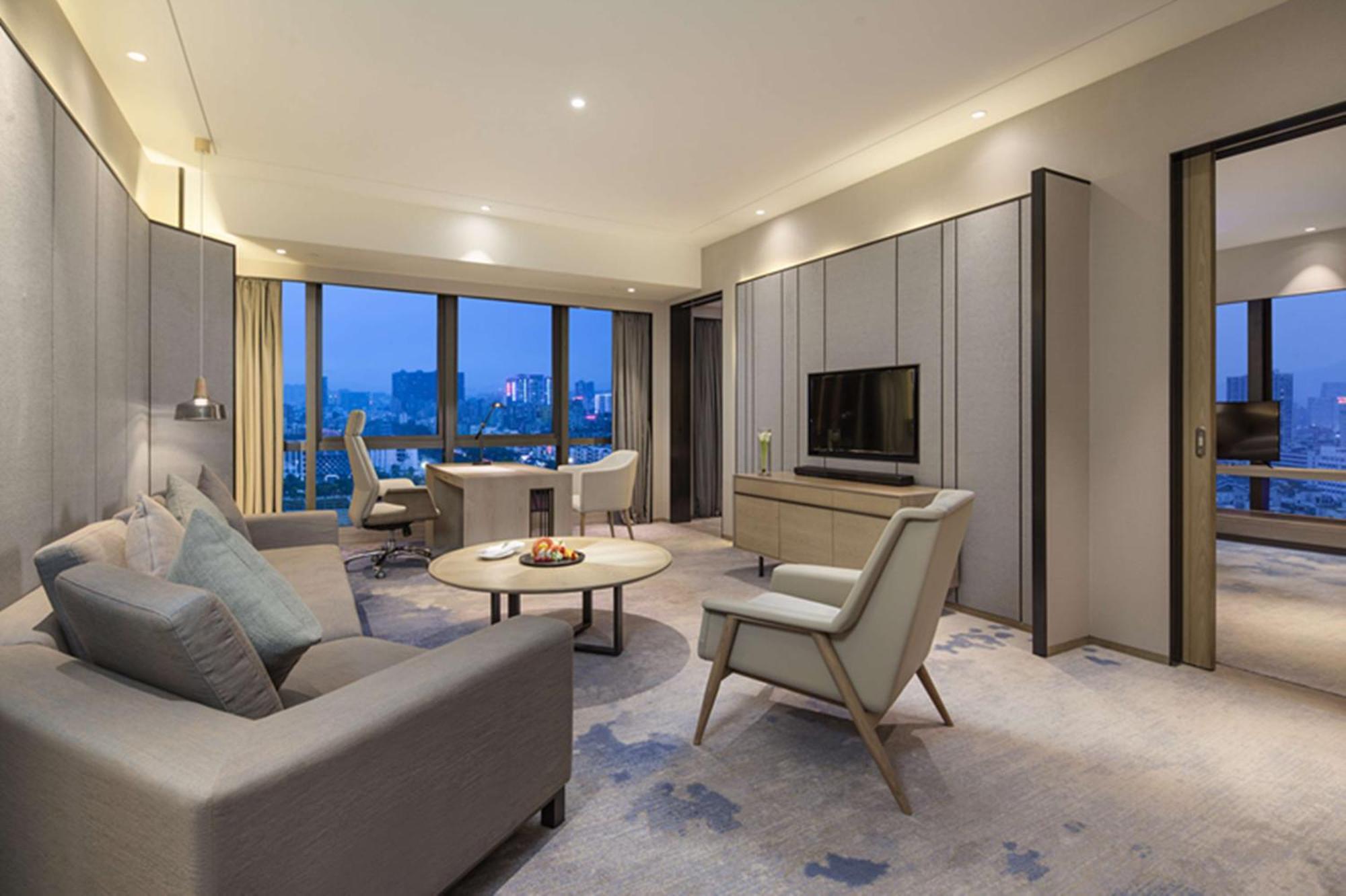 Doubletree By Hilton Hotel Shenzhen Longhua, Near Huawei, Foxcnn, Shenzhen North Railway, Uniwalk & Uniworld Shopping Mall, Sam'S Club Bagian luar foto